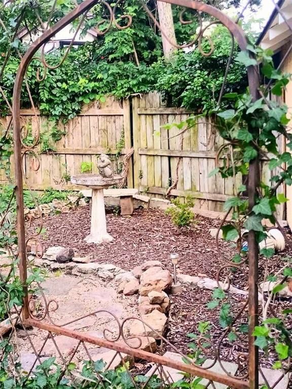 1033 W 71 Terrace — photo 47