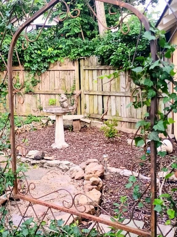 1033 W 71 Terrace — photo 48
