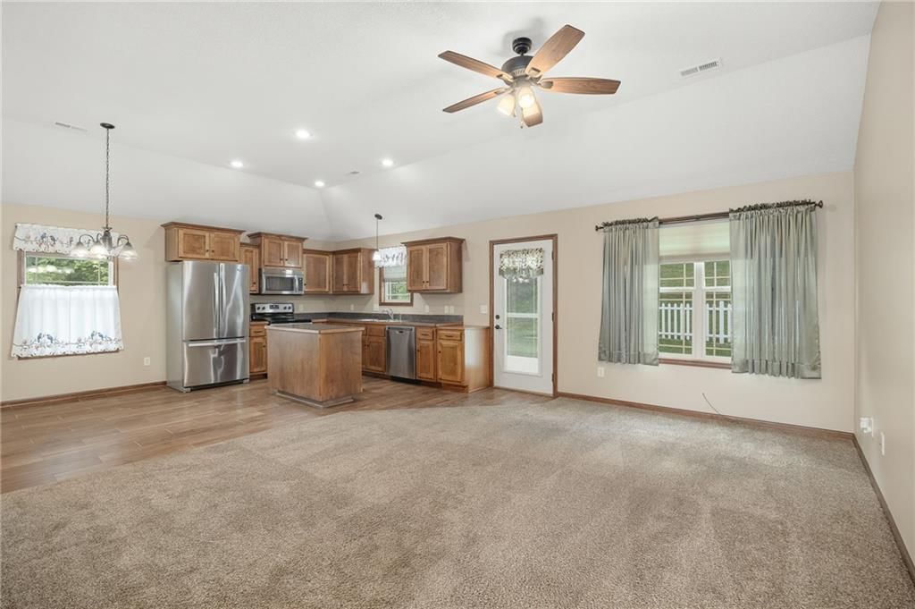 2805 Meadow Ridge Drive — photo 8
