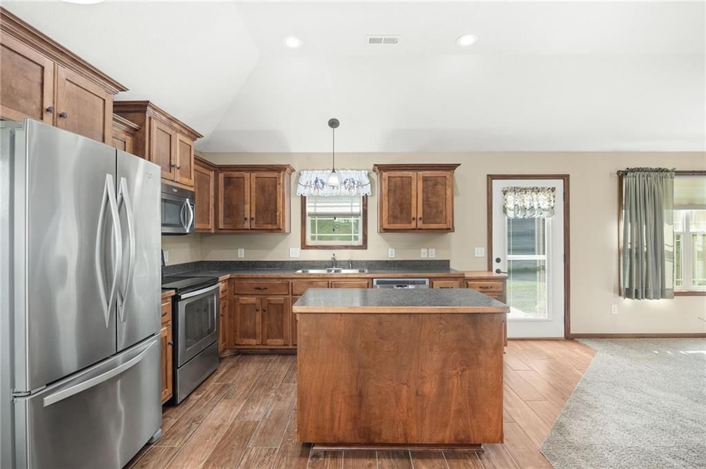 2805 Meadow Ridge Drive — photo 10