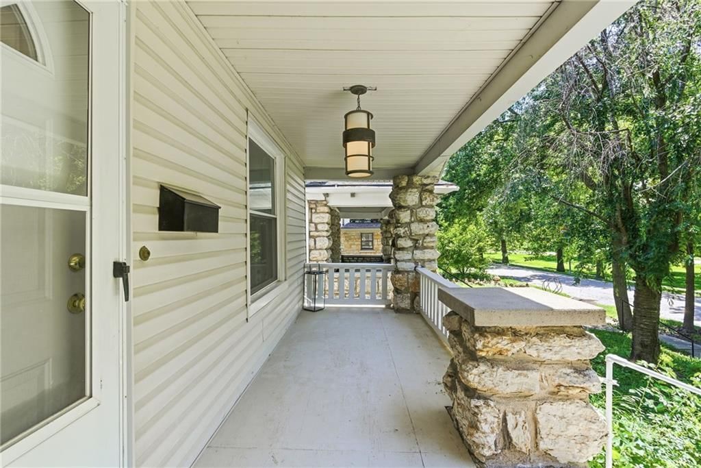 4215 Kenwood Avenue — photo 2