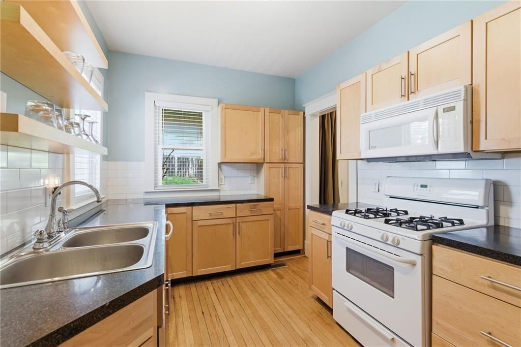 4215 Kenwood Avenue — photo 13