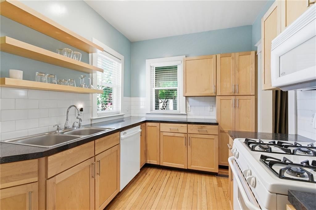 4215 Kenwood Avenue — photo 14