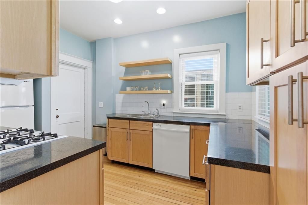4215 Kenwood Avenue — photo 17