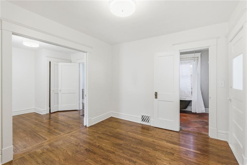 4215 Kenwood Avenue — photo 23