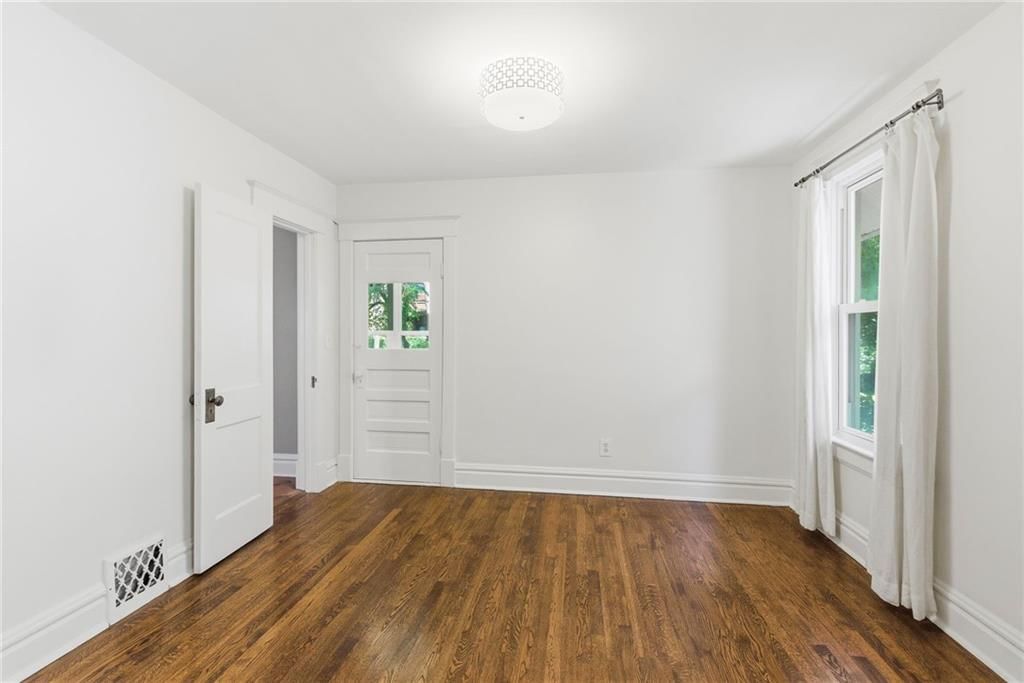 4215 Kenwood Avenue — photo 26