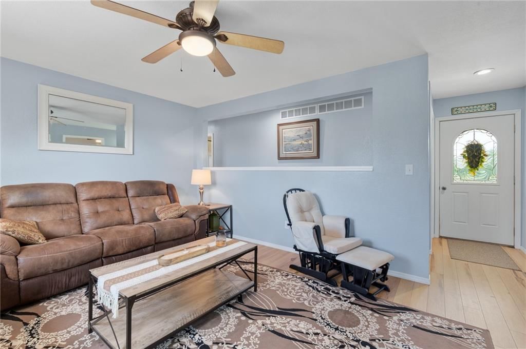906 Maple Street — photo 11