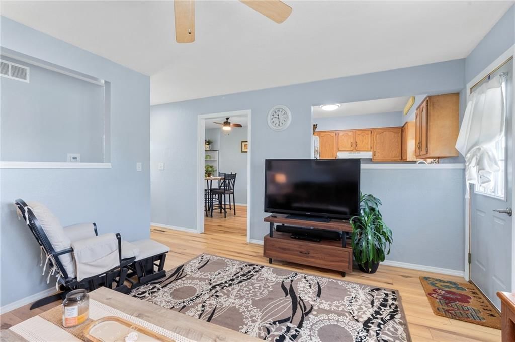 906 Maple Street — photo 13