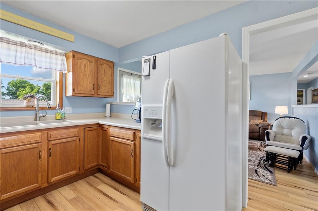 906 Maple Street — photo 16