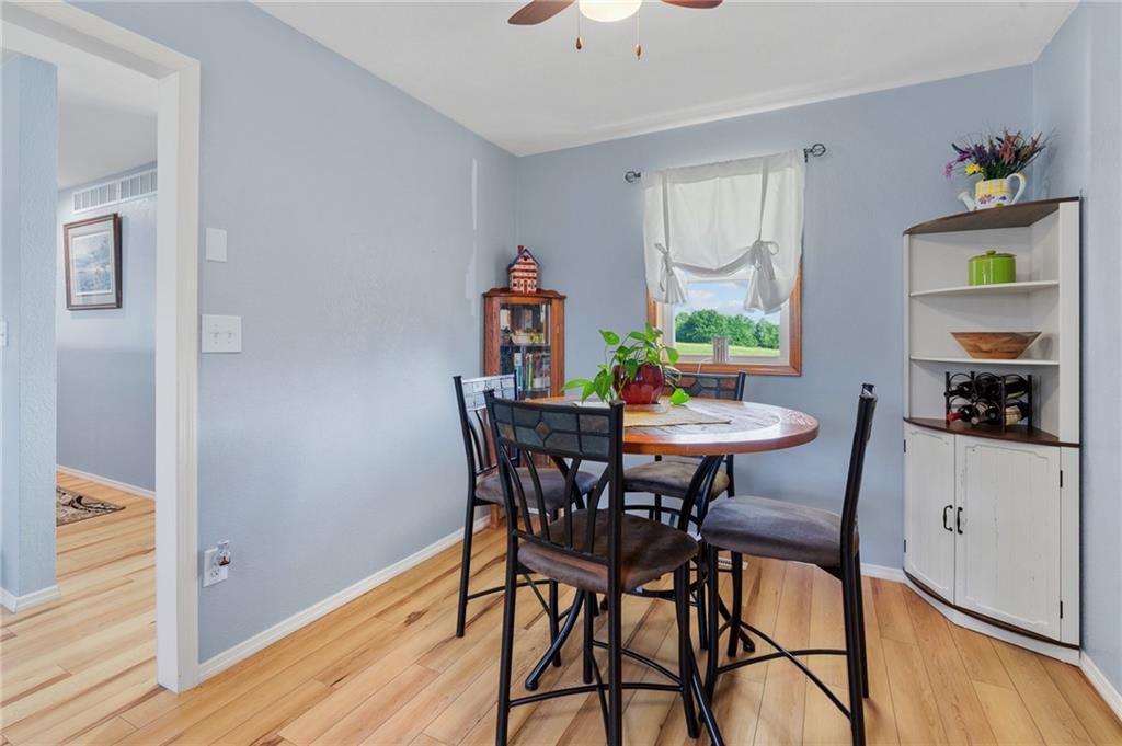 906 Maple Street — photo 17