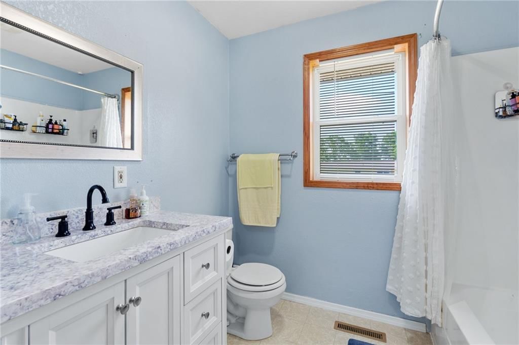906 Maple Street — photo 20