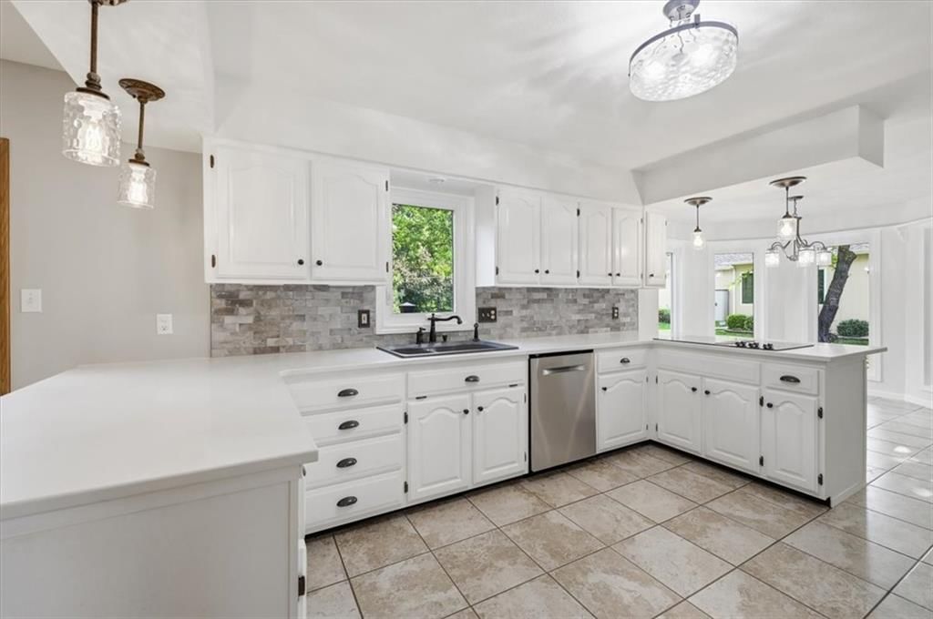 1208 Tanglewood Street — photo 10