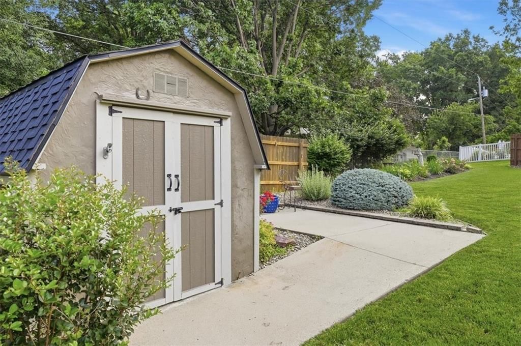 1208 Tanglewood Street — photo 37