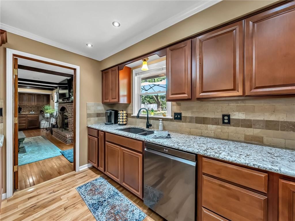 3137 Lakeview Circle — photo 9