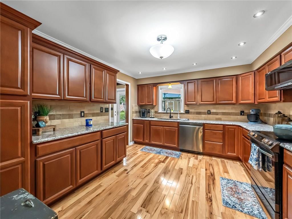 3137 Lakeview Circle — photo 11