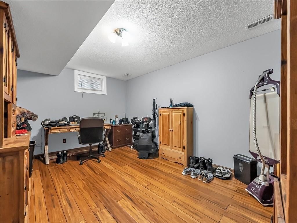 3137 Lakeview Circle — photo 25