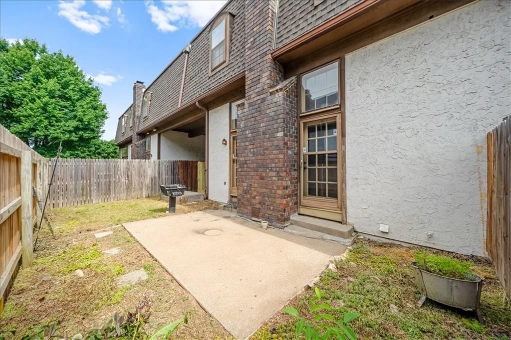 10130 Locust Street — photo 32
