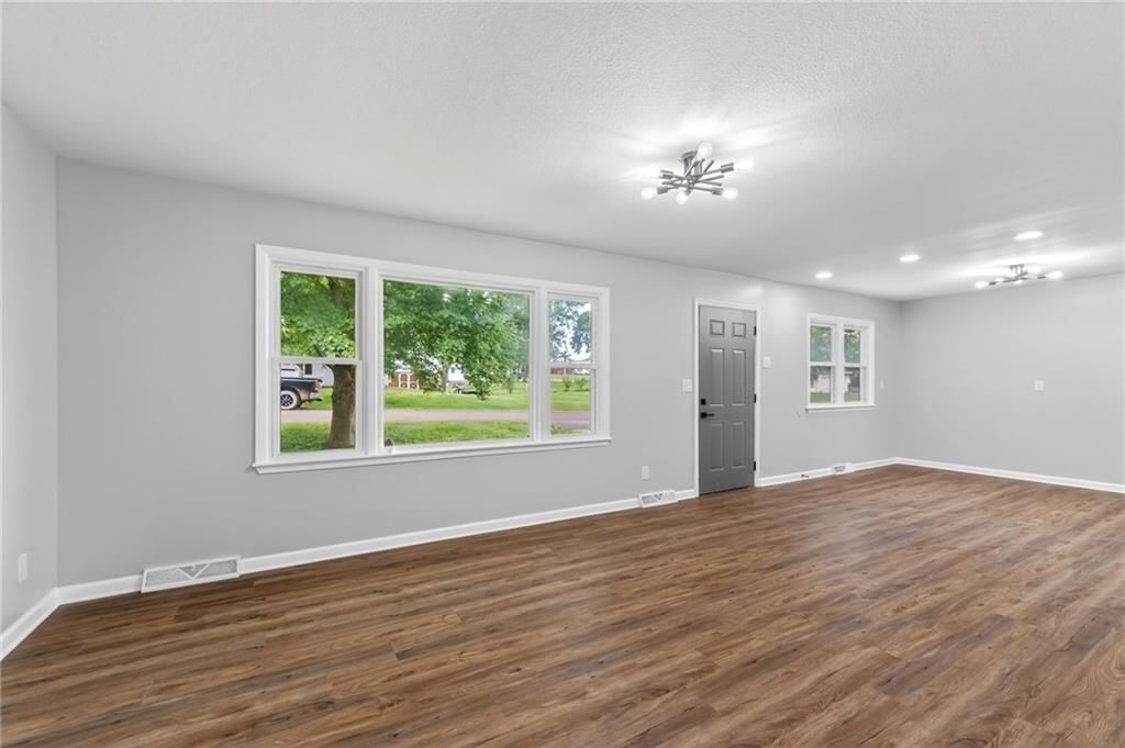 105 E Meadowbrook Court — photo 12