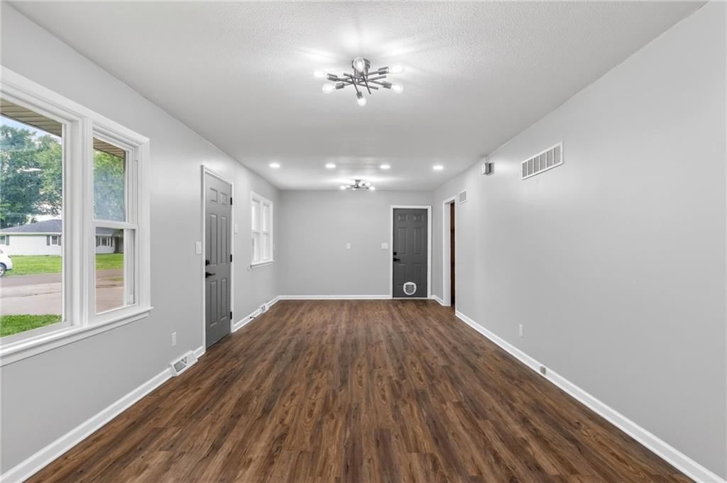 105 E Meadowbrook Court — photo 13