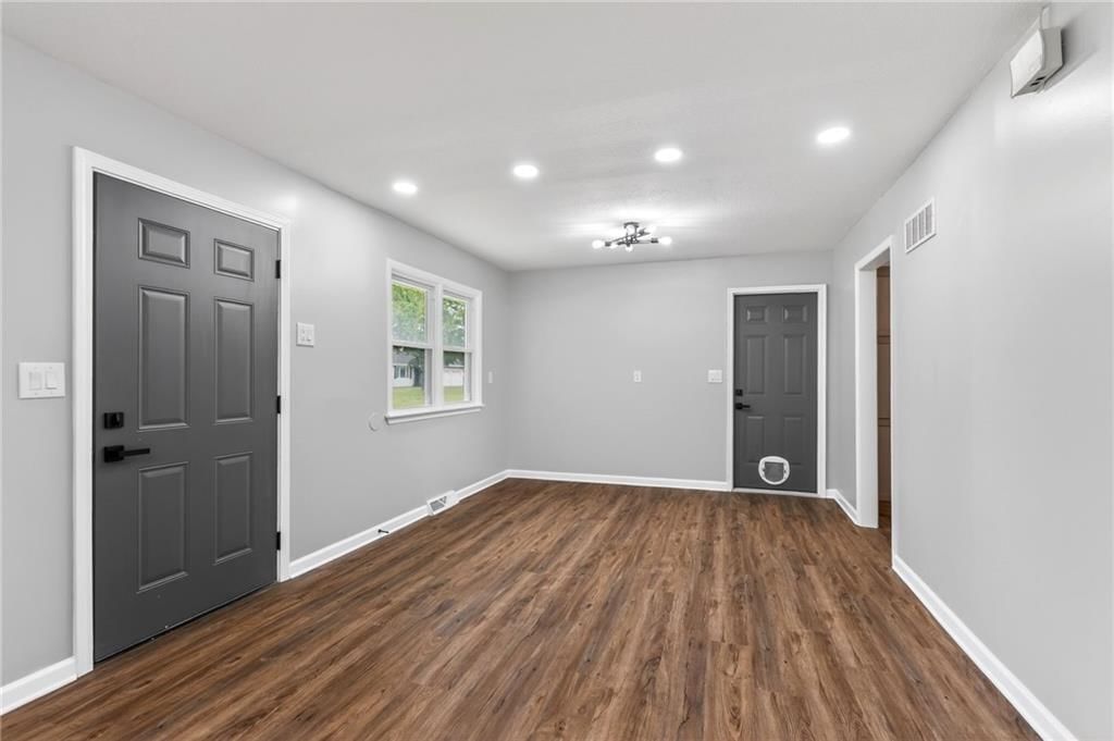 105 E Meadowbrook Court — photo 14