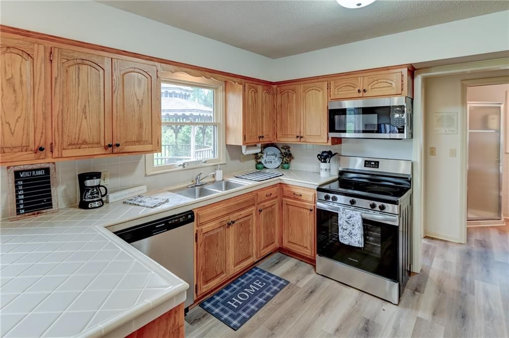 917 Country Club Drive — photo 8