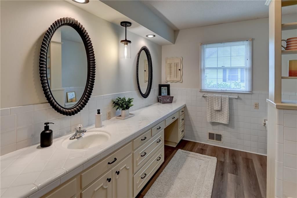 917 Country Club Drive — photo 32