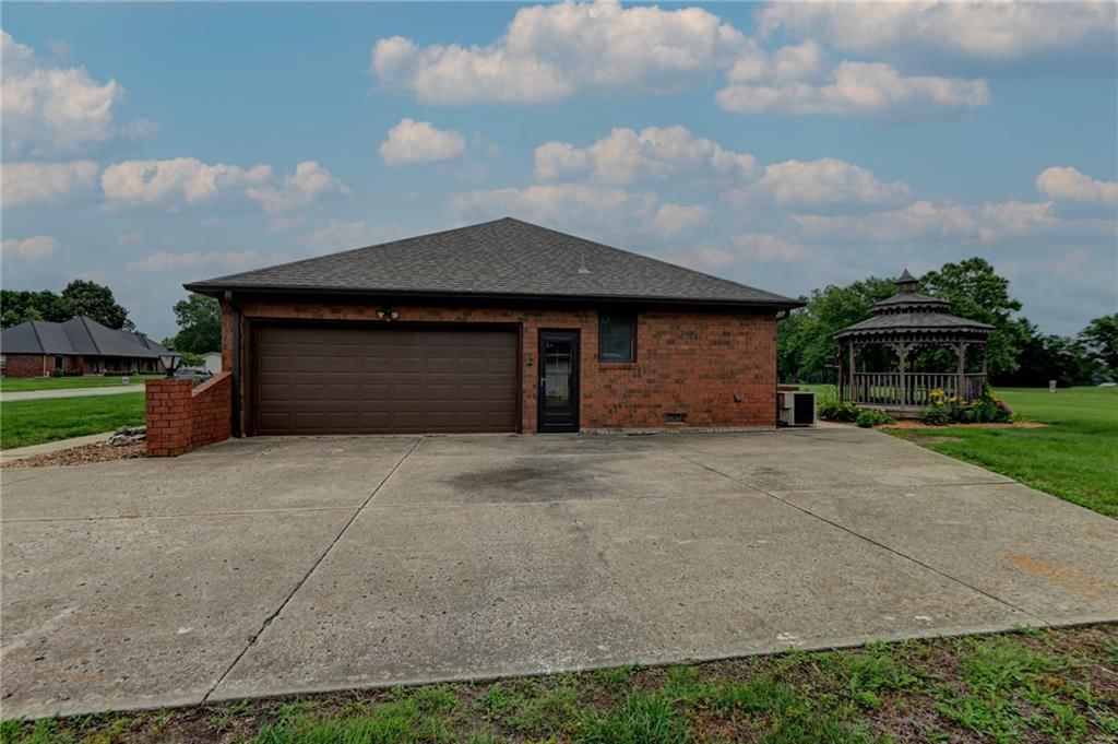 917 Country Club Drive — photo 49