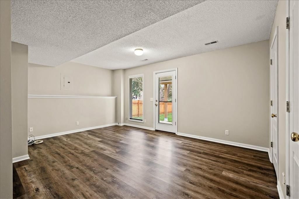 11027 N Mckinley Avenue — photo 27