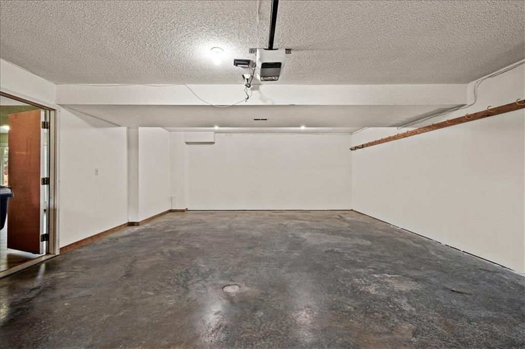 11027 N Mckinley Avenue — photo 32