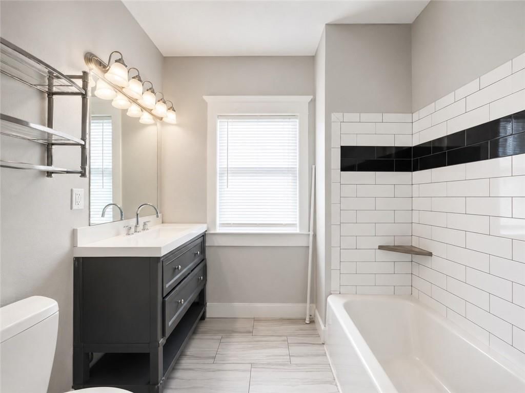 4546 S Benton Avenue — photo 2
