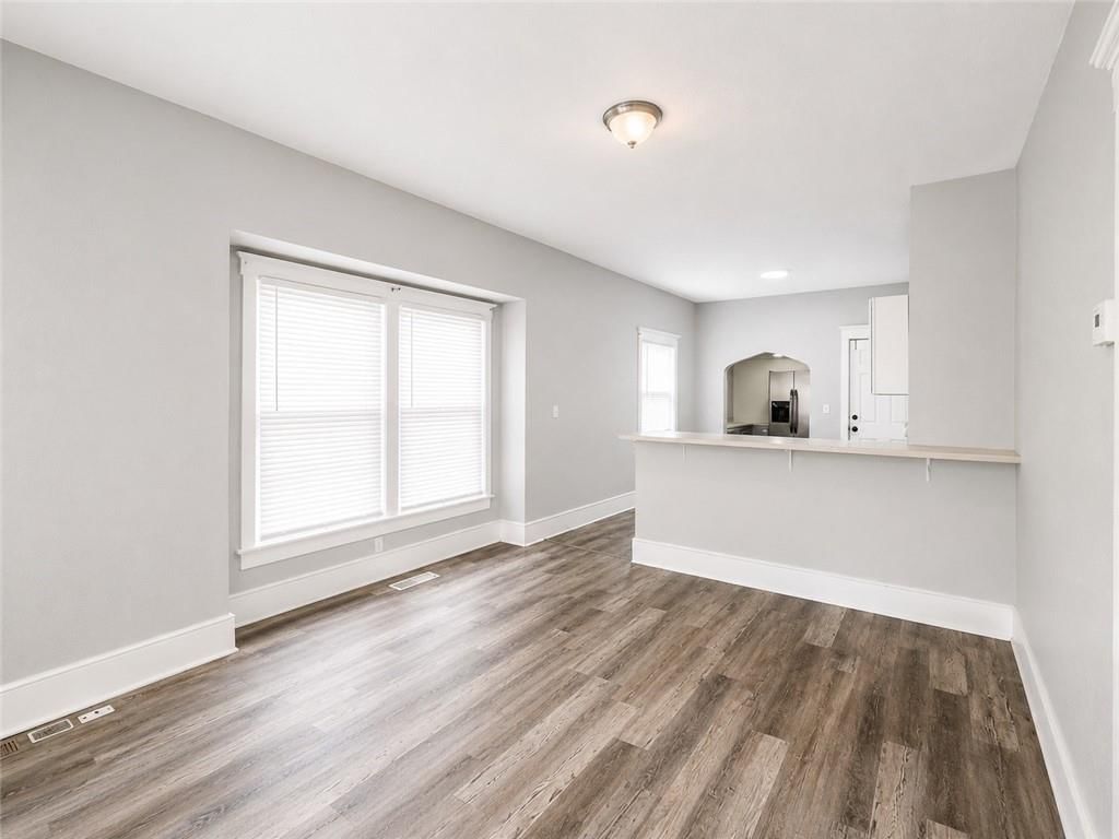 4546 S Benton Avenue — photo 3