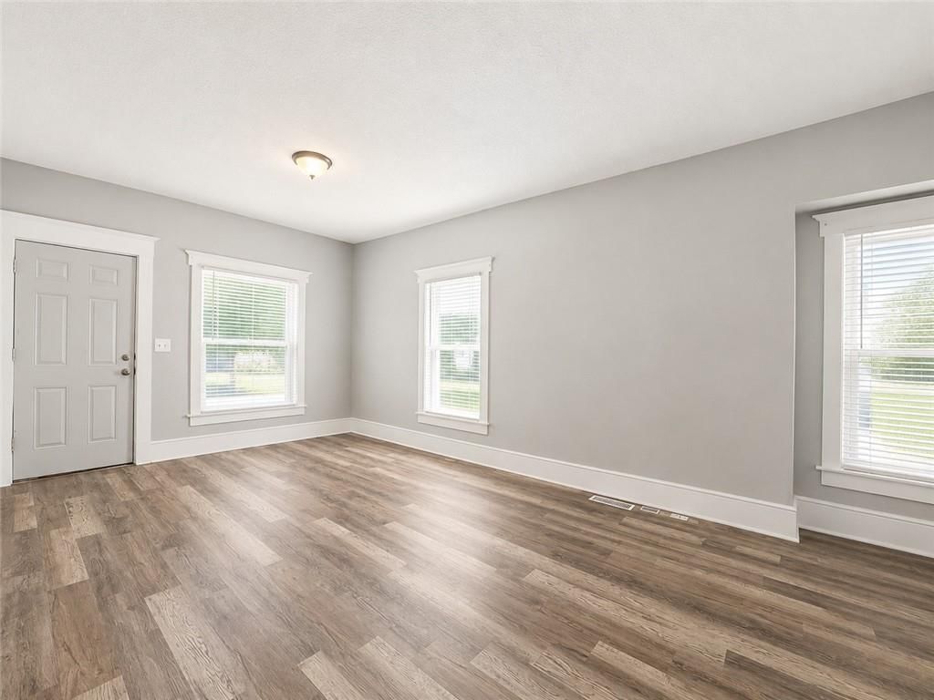 4546 S Benton Avenue — photo 5