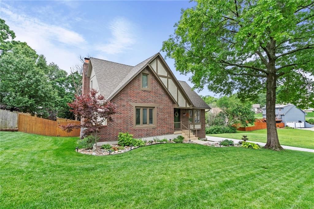 2108 SW Brookshire Drive — photo 2