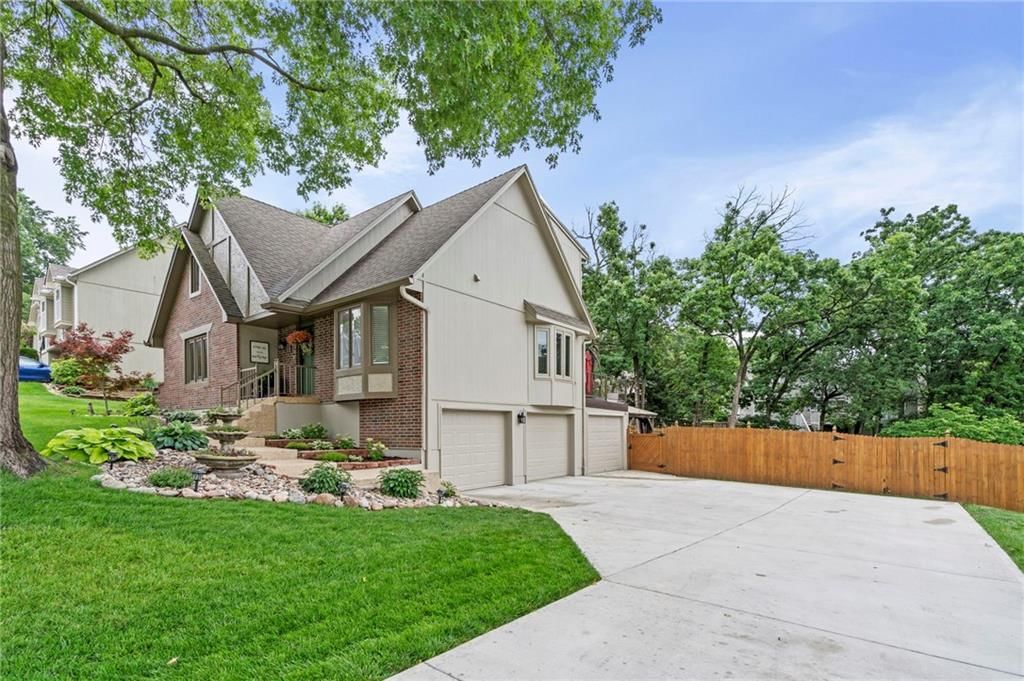 2108 SW Brookshire Drive — photo 3