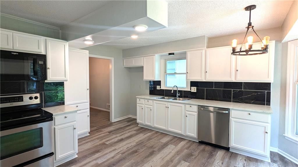 8933 Hunter Street — photo 12