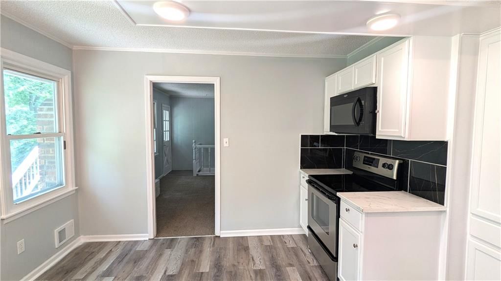 8933 Hunter Street — photo 14