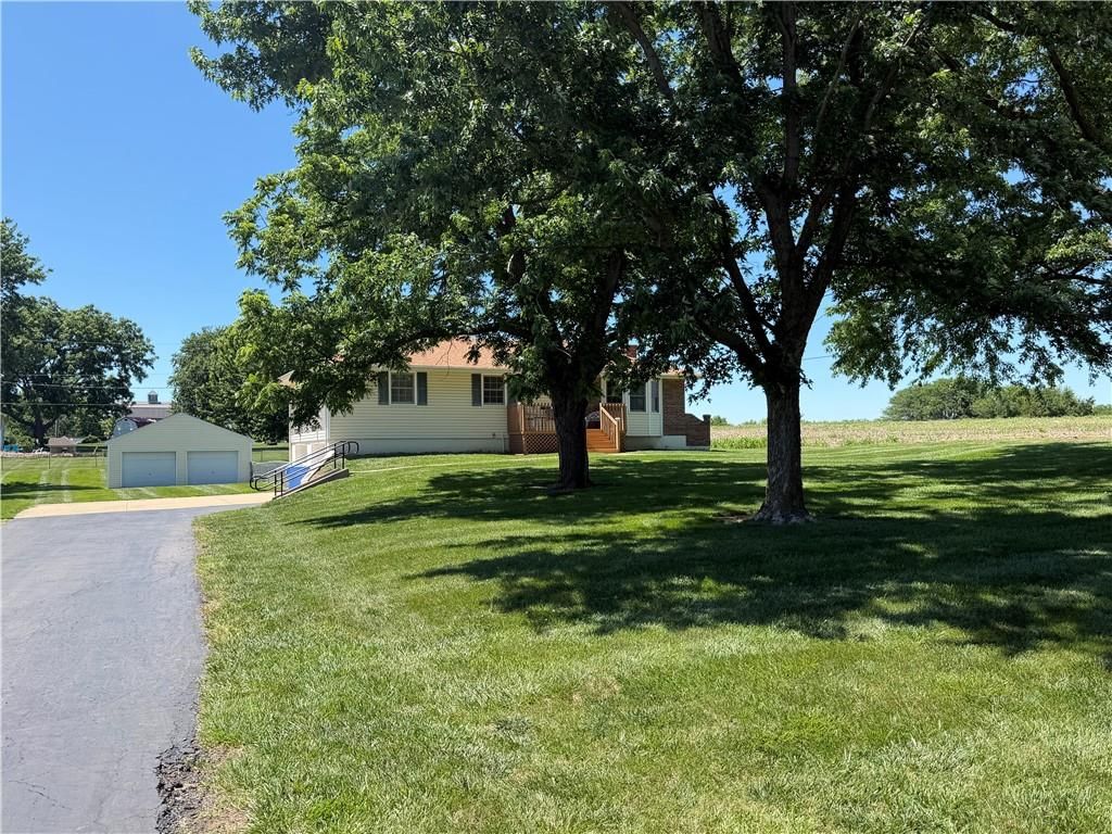 15989 152nd Street, Bonner Springs, KS