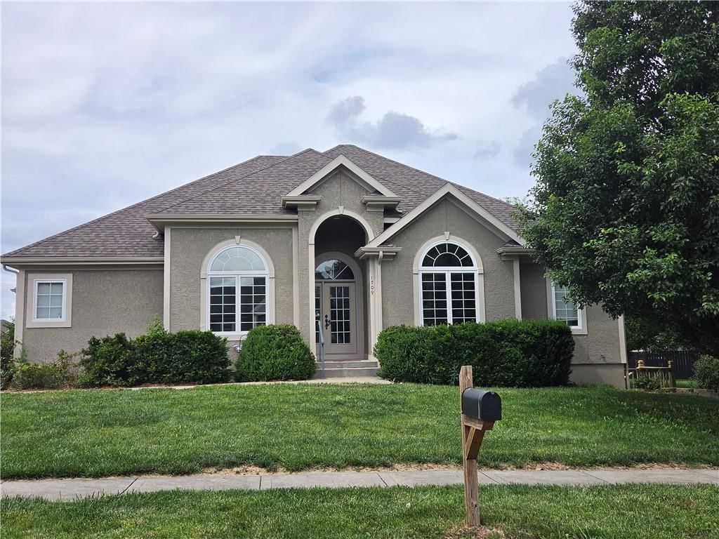 1709 Cambridge Circle — photo 4
