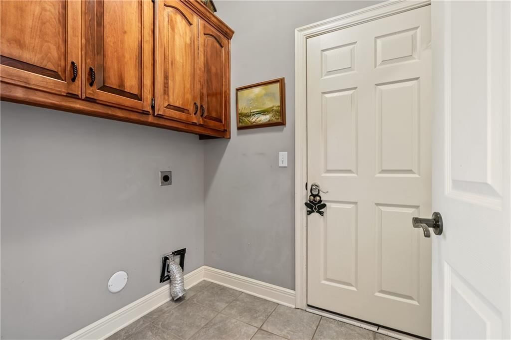 1709 Cambridge Circle — photo 37