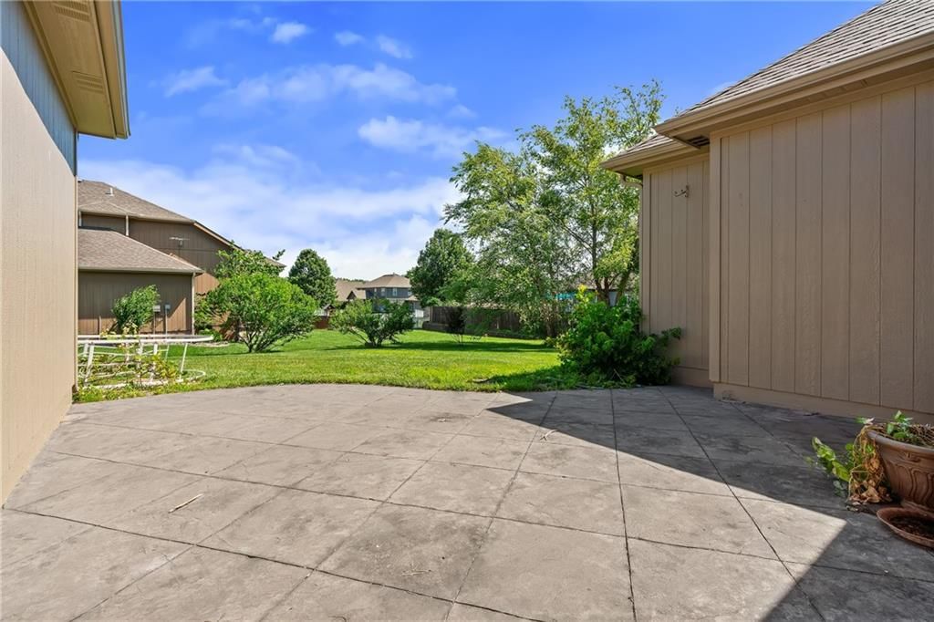 1709 Cambridge Circle — photo 40