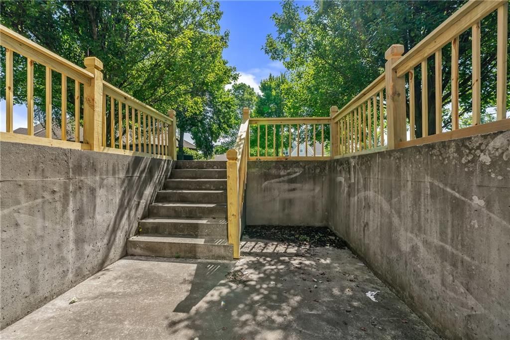1709 Cambridge Circle — photo 42