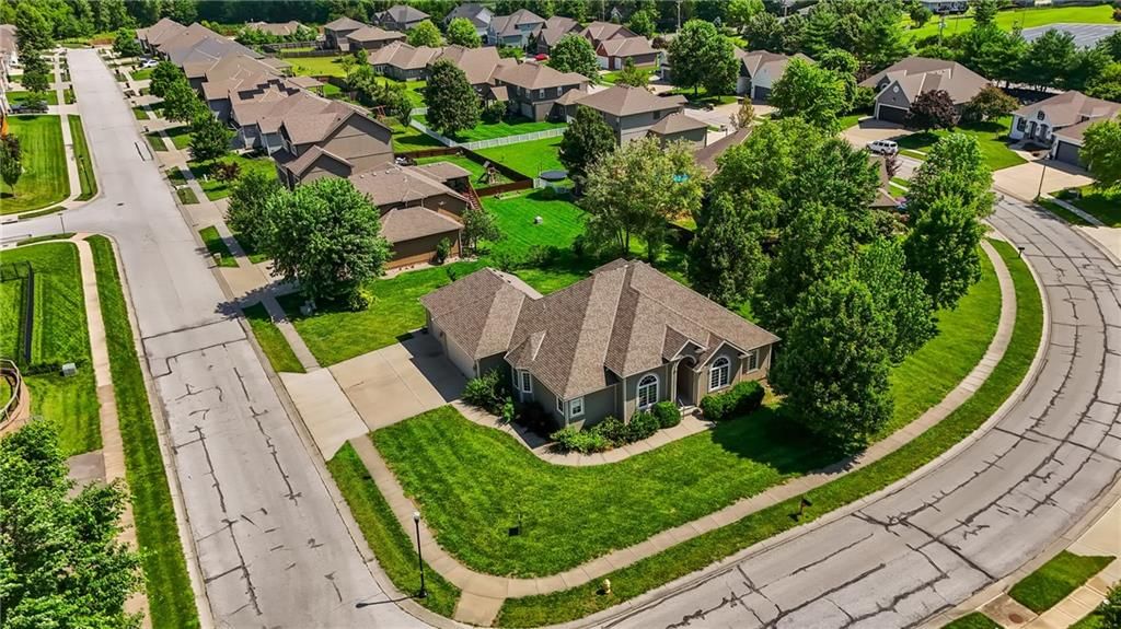 1709 Cambridge Circle — photo 46
