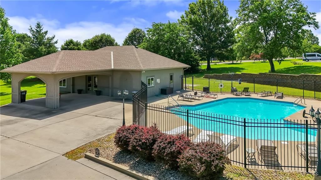 1709 Cambridge Circle — photo 48