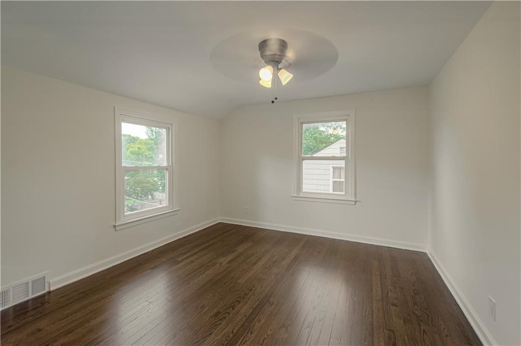 8111 Ward Parkway Plaza — photo 16