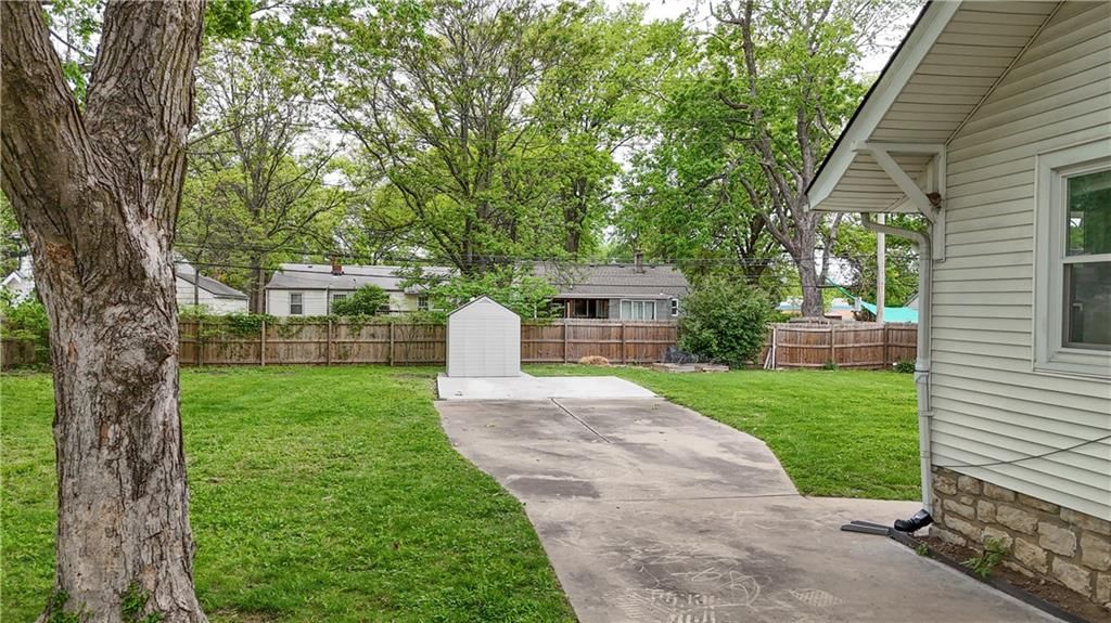 7530 Oak Street — photo 34