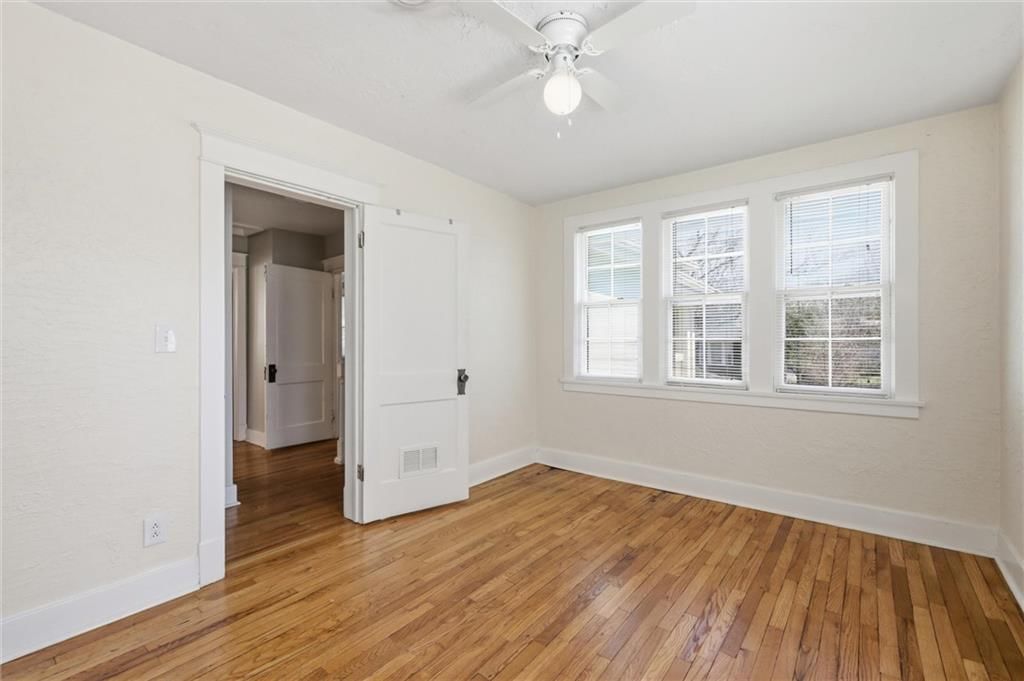 1116 W 41st Terrace — photo 25