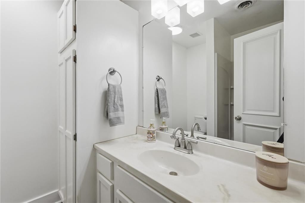 1116 W 41st Terrace — photo 28