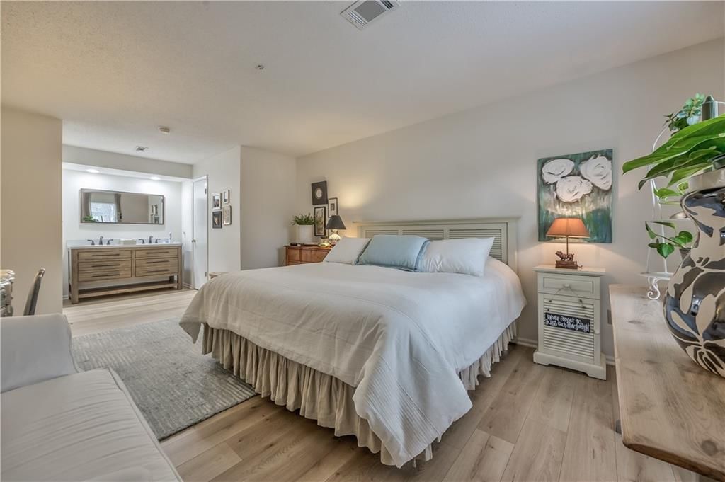 10746 Glenwood Street — photo 13