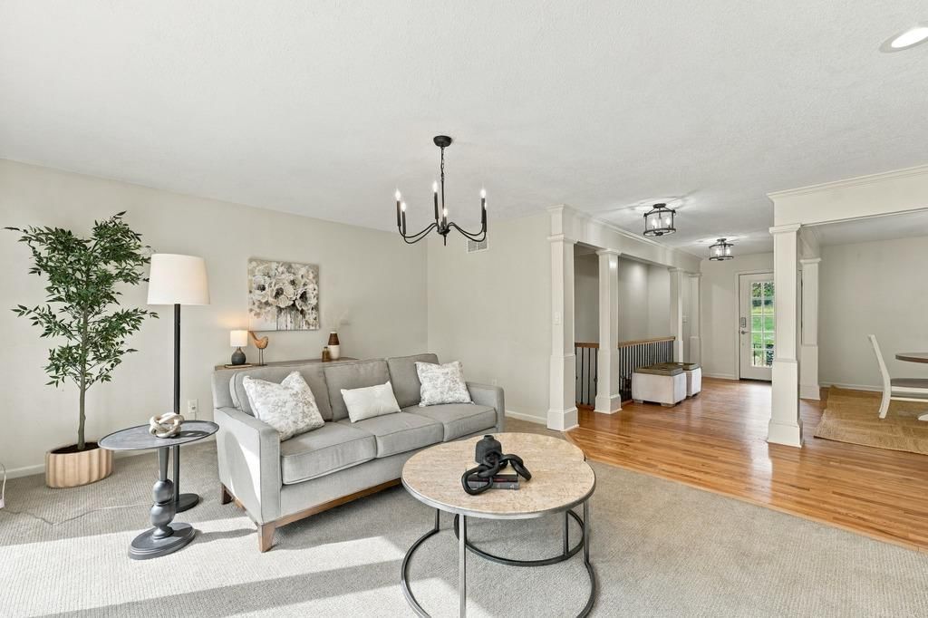 6261 NE Russell Road, Kansas City, MO: listing photo 3