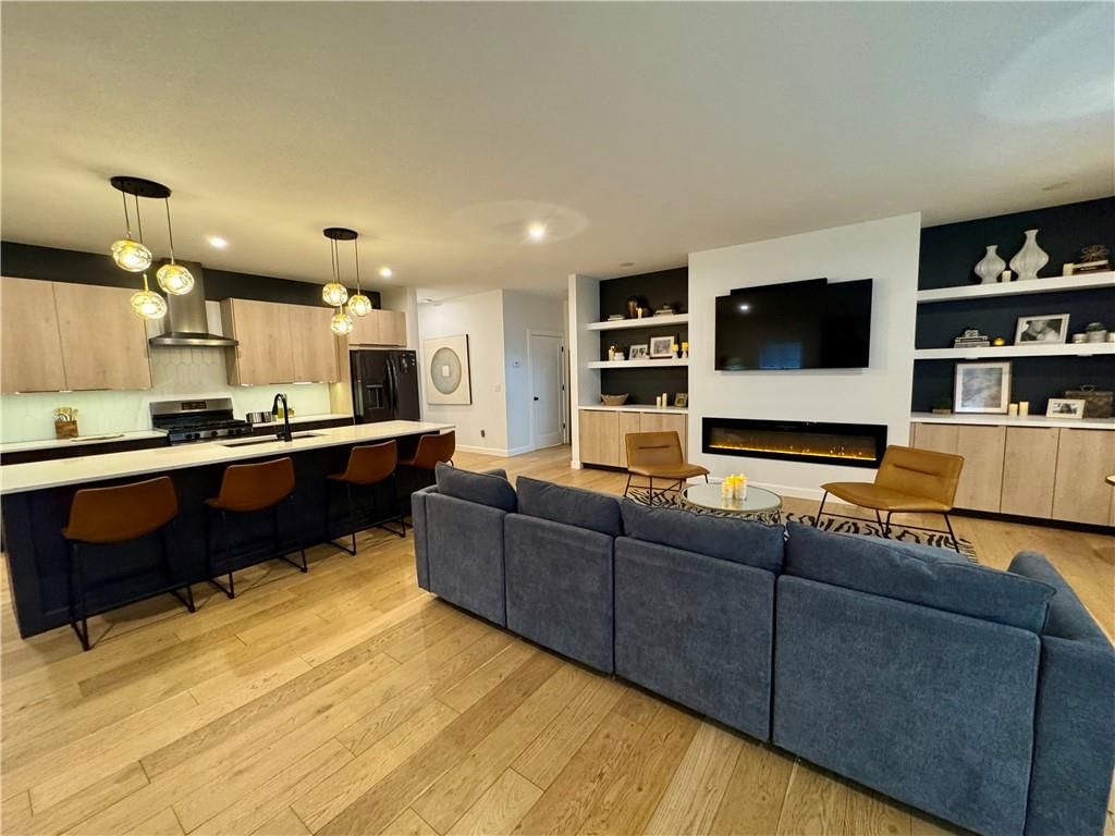 111 W 16th Terrace — photo 10